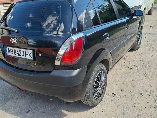 Черный Киа Рио, объемом двигателя 1.4 л и пробегом 205 тыс. км за 3800 $, фото 3 на Automoto.ua