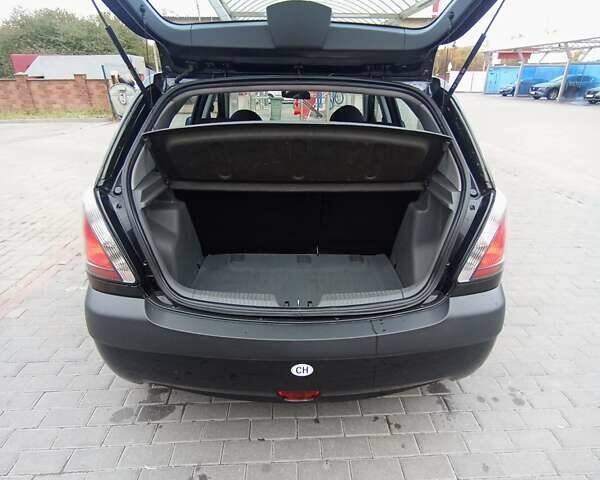 Черный Киа Рио, объемом двигателя 1.4 л и пробегом 203 тыс. км за 4499 $, фото 62 на Automoto.ua