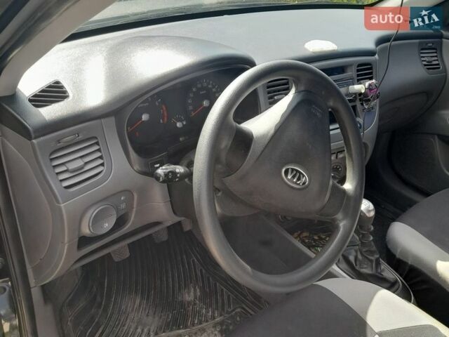 Черный Киа Рио, объемом двигателя 1.4 л и пробегом 220 тыс. км за 4500 $, фото 5 на Automoto.ua