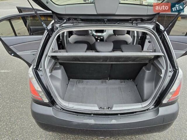 Черный Киа Рио, объемом двигателя 1.4 л и пробегом 250 тыс. км за 4300 $, фото 20 на Automoto.ua