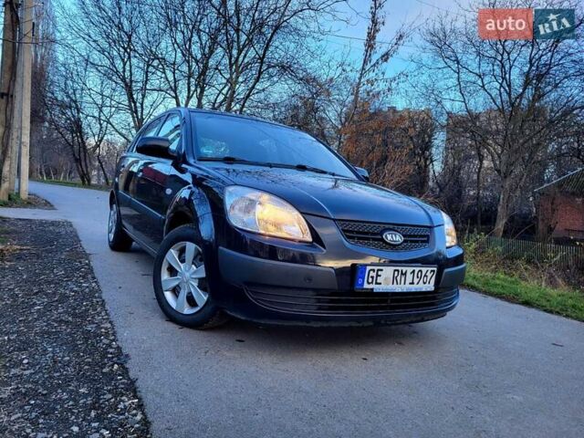 Чорний Кіа Ріо, об'ємом двигуна 1.4 л та пробігом 184 тис. км за 4800 $, фото 1 на Automoto.ua