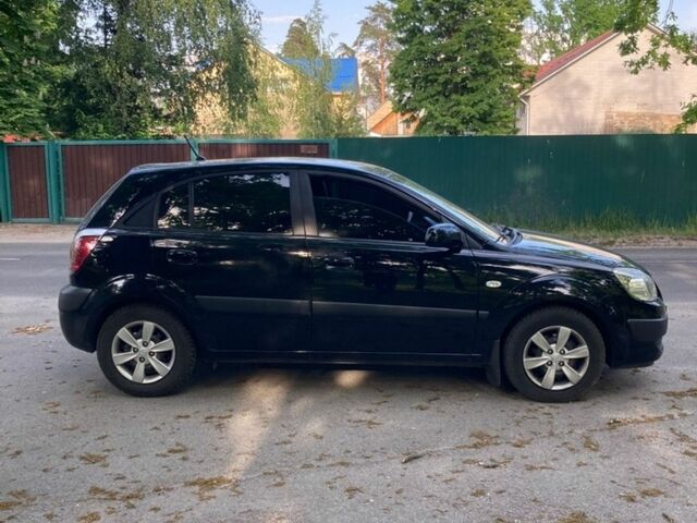 Чорний Кіа Ріо, об'ємом двигуна 1.4 л та пробігом 227 тис. км за 4800 $, фото 3 на Automoto.ua