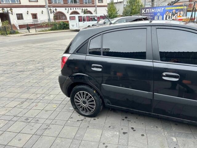 Чорний Кіа Ріо, об'ємом двигуна 1.4 л та пробігом 207 тис. км за 3952 $, фото 7 на Automoto.ua