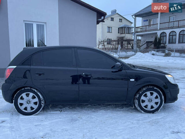 Черный Киа Рио, объемом двигателя 1.6 л и пробегом 233 тыс. км за 4199 $, фото 12 на Automoto.ua