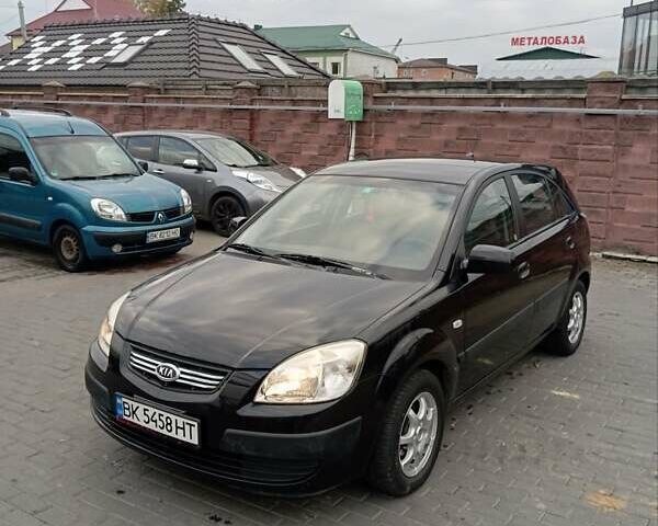 Черный Киа Рио, объемом двигателя 1.4 л и пробегом 203 тыс. км за 4499 $, фото 41 на Automoto.ua