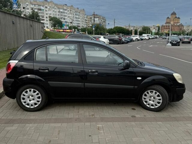 Черный Киа Рио, объемом двигателя 1.4 л и пробегом 230 тыс. км за 4400 $, фото 5 на Automoto.ua