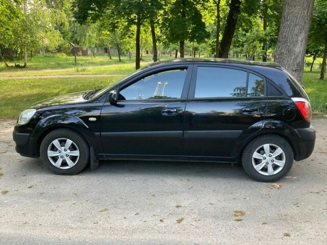 Чорний Кіа Ріо, об'ємом двигуна 1.4 л та пробігом 227 тис. км за 4800 $, фото 2 на Automoto.ua