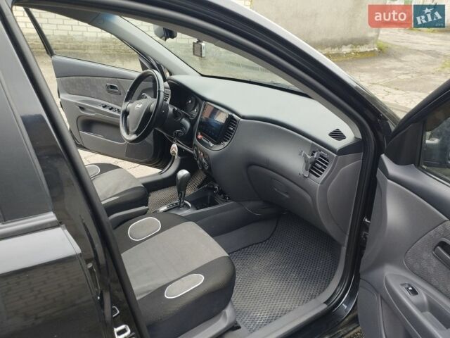 Черный Киа Рио, объемом двигателя 1.4 л и пробегом 110 тыс. км за 5999 $, фото 5 на Automoto.ua