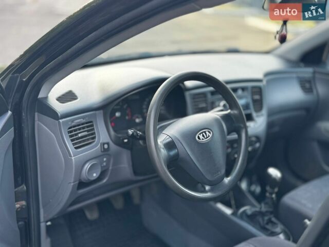 Черный Киа Рио, объемом двигателя 1.4 л и пробегом 226 тыс. км за 3600 $, фото 6 на Automoto.ua