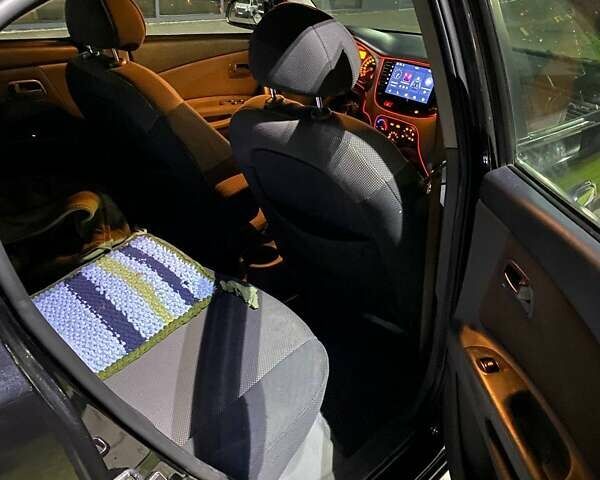 Черный Киа Рио, объемом двигателя 1.4 л и пробегом 293 тыс. км за 4500 $, фото 6 на Automoto.ua