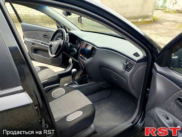 Черный Киа Рио, объемом двигателя 1.4 л и пробегом 110 тыс. км за 6399 $, фото 7 на Automoto.ua