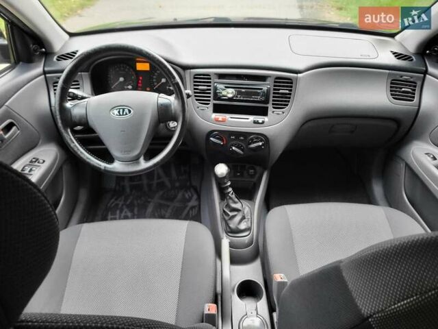 Черный Киа Рио, объемом двигателя 1.4 л и пробегом 184 тыс. км за 4999 $, фото 27 на Automoto.ua