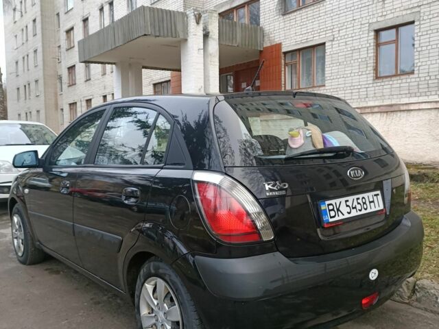 Чорний Кіа Ріо, об'ємом двигуна 1.4 л та пробігом 205 тис. км за 4100 $, фото 3 на Automoto.ua