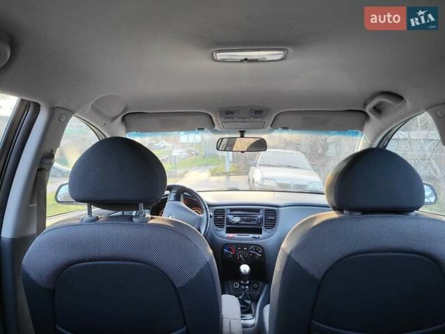 Чорний Кіа Ріо, об'ємом двигуна 1.4 л та пробігом 184 тис. км за 4800 $, фото 43 на Automoto.ua