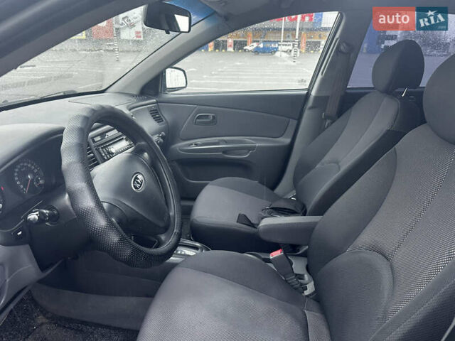 Черный Киа Рио, объемом двигателя 1.4 л и пробегом 208 тыс. км за 5400 $, фото 6 на Automoto.ua