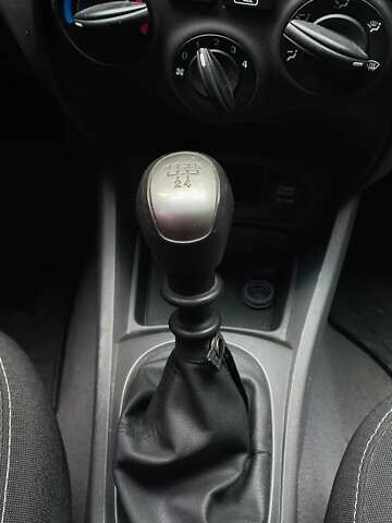 Черный Киа Рио, объемом двигателя 1.4 л и пробегом 144 тыс. км за 4600 $, фото 8 на Automoto.ua