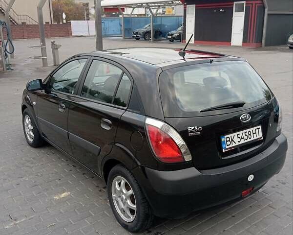 Черный Киа Рио, объемом двигателя 1.4 л и пробегом 203 тыс. км за 4499 $, фото 38 на Automoto.ua