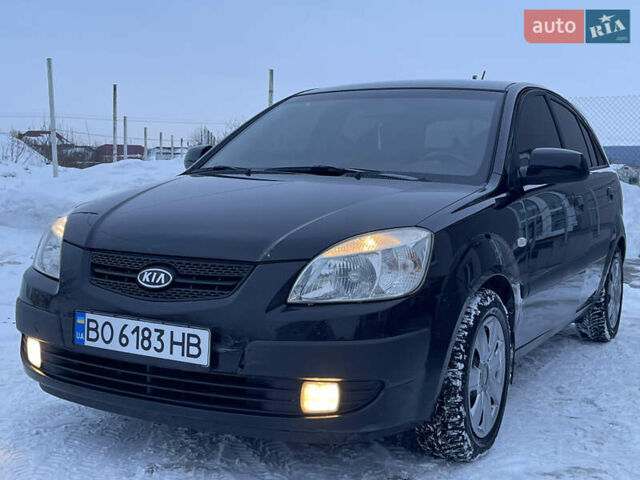 Черный Киа Рио, объемом двигателя 1.6 л и пробегом 233 тыс. км за 4199 $, фото 7 на Automoto.ua