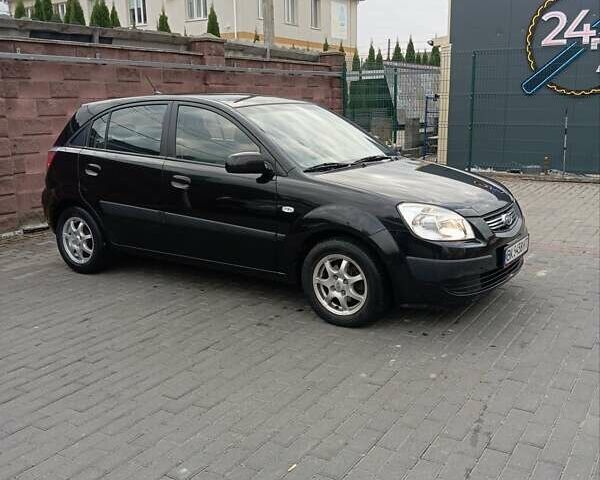 Черный Киа Рио, объемом двигателя 1.4 л и пробегом 203 тыс. км за 4499 $, фото 7 на Automoto.ua