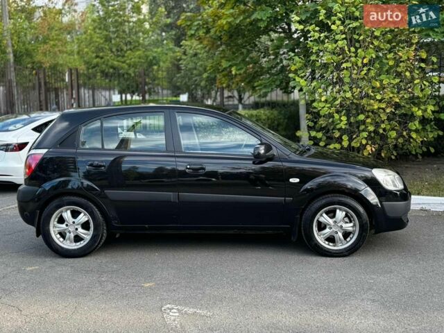Черный Киа Рио, объемом двигателя 1.4 л и пробегом 226 тыс. км за 3600 $, фото 3 на Automoto.ua