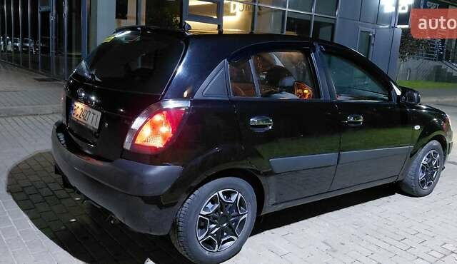 Черный Киа Рио, объемом двигателя 1.4 л и пробегом 293 тыс. км за 4500 $, фото 1 на Automoto.ua