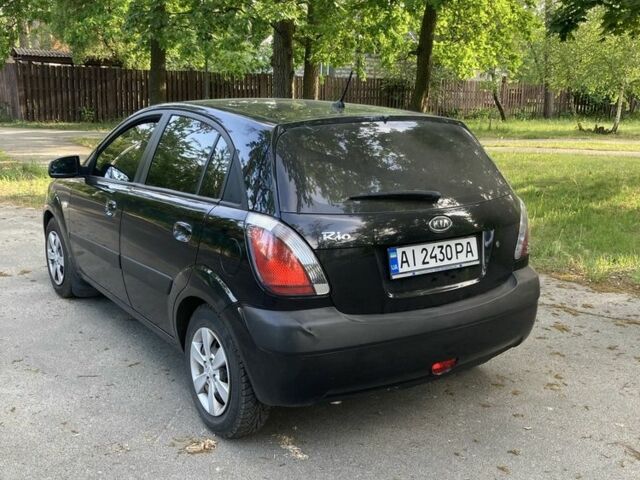 Чорний Кіа Ріо, об'ємом двигуна 1.4 л та пробігом 227 тис. км за 5200 $, фото 3 на Automoto.ua