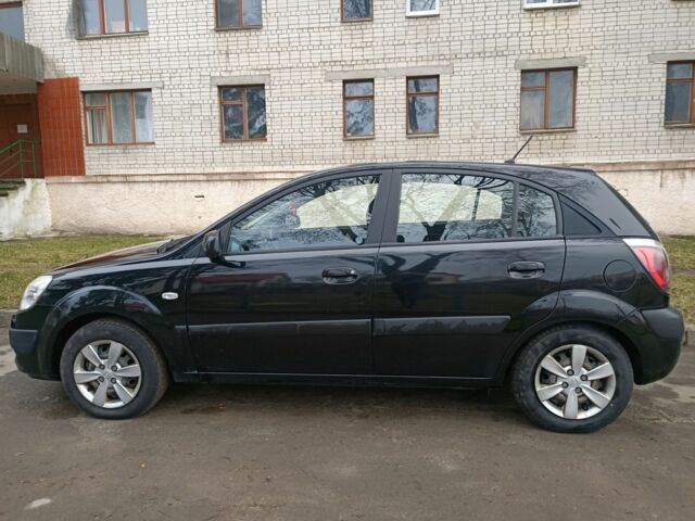 Чорний Кіа Ріо, об'ємом двигуна 1.4 л та пробігом 205 тис. км за 4100 $, фото 4 на Automoto.ua