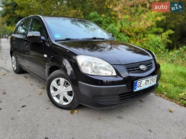 Черный Киа Рио, объемом двигателя 1.4 л и пробегом 184 тыс. км за 4999 $, фото 4 на Automoto.ua
