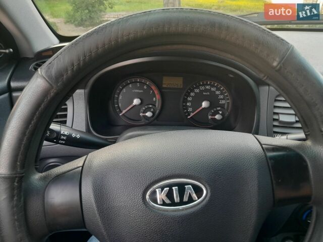 Чорний Кіа Ріо, об'ємом двигуна 1.4 л та пробігом 200 тис. км за 4500 $, фото 8 на Automoto.ua