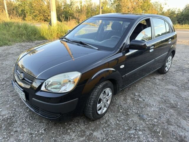 Черный Киа Рио, объемом двигателя 1.4 л и пробегом 174 тыс. км за 5514 $, фото 4 на Automoto.ua