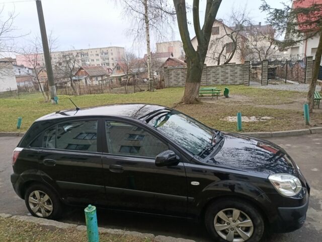 Чорний Кіа Ріо, об'ємом двигуна 1.4 л та пробігом 205 тис. км за 4100 $, фото 2 на Automoto.ua