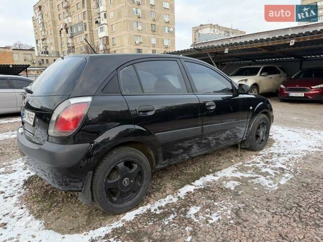 Чорний Кіа Ріо, об'ємом двигуна 1.4 л та пробігом 245 тис. км за 4300 $, фото 1 на Automoto.ua