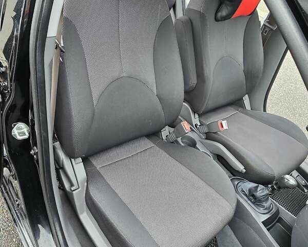 Черный Киа Рио, объемом двигателя 1.4 л и пробегом 250 тыс. км за 4300 $, фото 14 на Automoto.ua