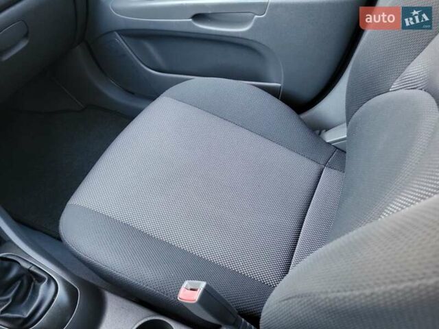 Чорний Кіа Ріо, об'ємом двигуна 1.4 л та пробігом 184 тис. км за 4800 $, фото 11 на Automoto.ua