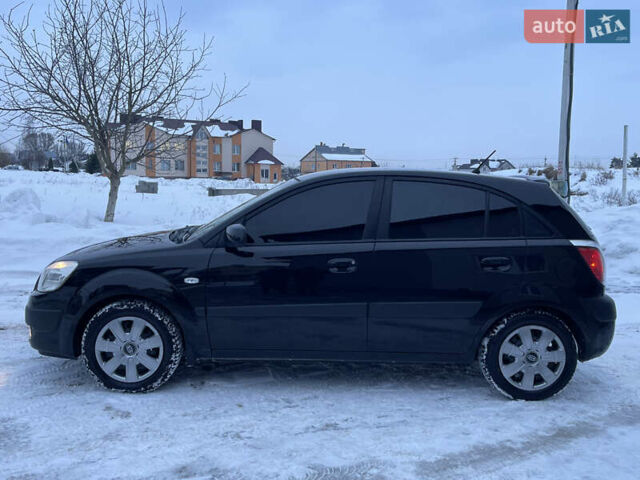 Черный Киа Рио, объемом двигателя 1.6 л и пробегом 233 тыс. км за 4199 $, фото 8 на Automoto.ua
