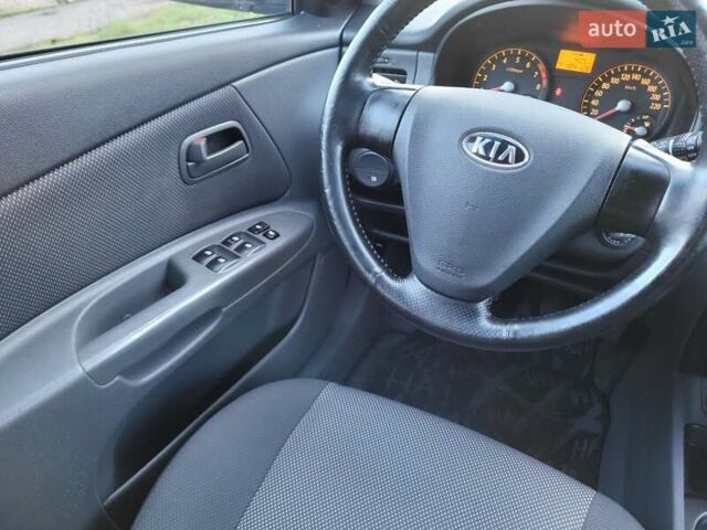 Чорний Кіа Ріо, об'ємом двигуна 1.4 л та пробігом 184 тис. км за 4800 $, фото 8 на Automoto.ua