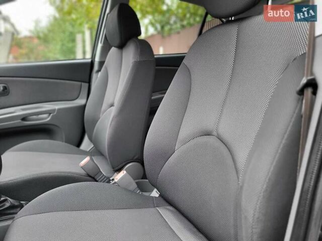 Черный Киа Рио, объемом двигателя 1.4 л и пробегом 184 тыс. км за 4999 $, фото 33 на Automoto.ua