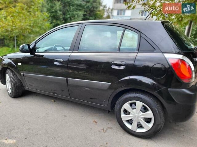 Черный Киа Рио, объемом двигателя 1.4 л и пробегом 184 тыс. км за 4999 $, фото 17 на Automoto.ua