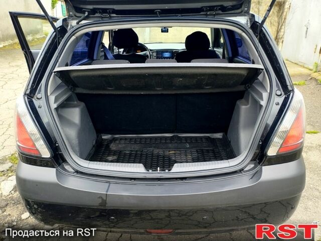 Черный Киа Рио, объемом двигателя 1.4 л и пробегом 110 тыс. км за 6399 $, фото 6 на Automoto.ua