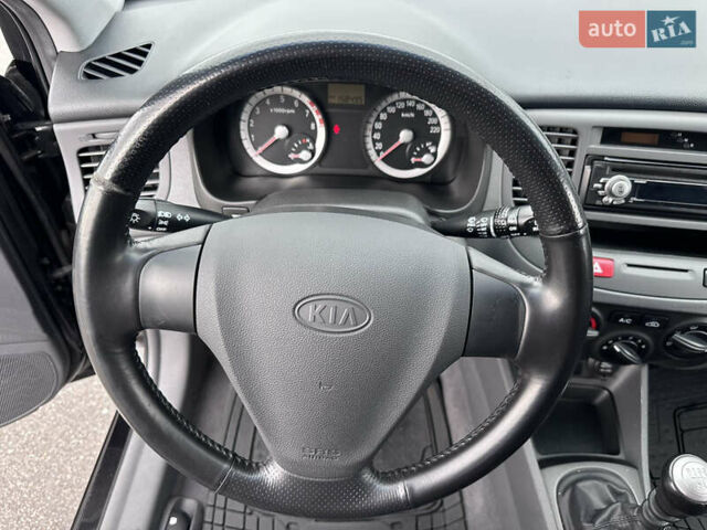 Черный Киа Рио, объемом двигателя 1.4 л и пробегом 158 тыс. км за 5000 $, фото 37 на Automoto.ua