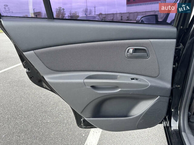 Черный Киа Рио, объемом двигателя 1.4 л и пробегом 158 тыс. км за 5000 $, фото 54 на Automoto.ua