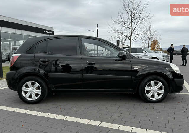 Черный Киа Рио, объемом двигателя 1.4 л и пробегом 151 тыс. км за 4000 $, фото 3 на Automoto.ua