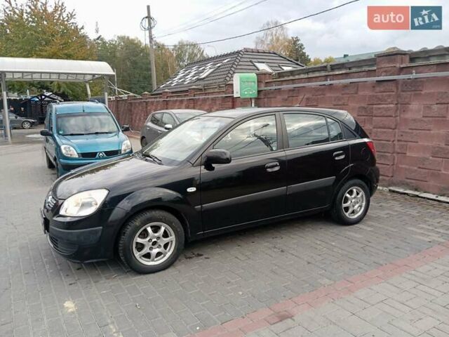 Черный Киа Рио, объемом двигателя 1.4 л и пробегом 203 тыс. км за 4499 $, фото 2 на Automoto.ua