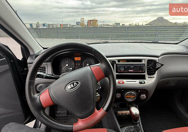 Черный Киа Рио, объемом двигателя 1.4 л и пробегом 151 тыс. км за 4000 $, фото 11 на Automoto.ua