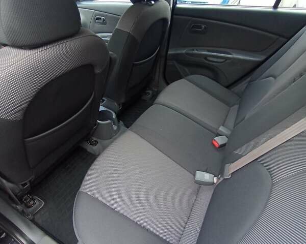Черный Киа Рио, объемом двигателя 1.4 л и пробегом 203 тыс. км за 4499 $, фото 47 на Automoto.ua
