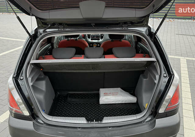 Черный Киа Рио, объемом двигателя 1.4 л и пробегом 151 тыс. км за 4000 $, фото 22 на Automoto.ua