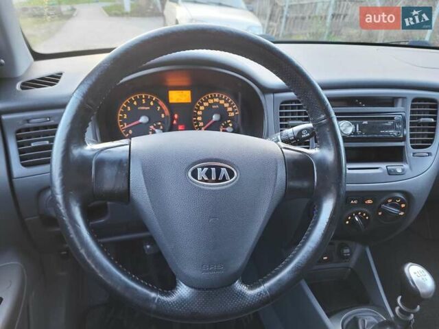 Чорний Кіа Ріо, об'ємом двигуна 1.4 л та пробігом 184 тис. км за 4800 $, фото 6 на Automoto.ua