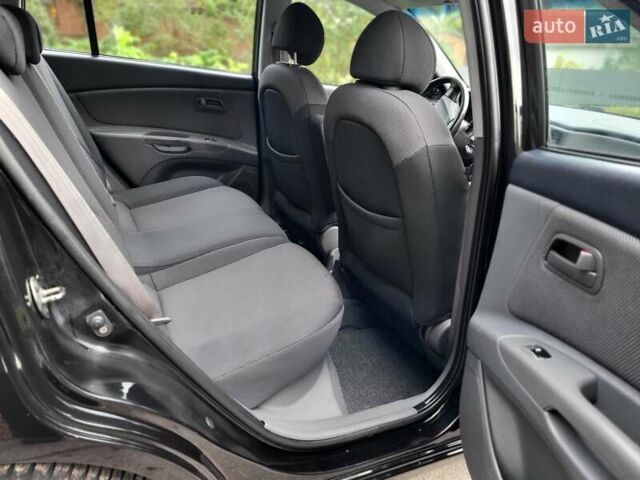 Черный Киа Рио, объемом двигателя 1.4 л и пробегом 184 тыс. км за 4999 $, фото 74 на Automoto.ua