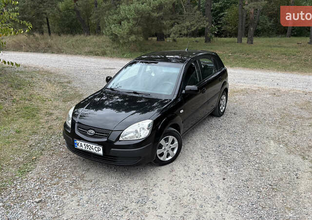 Чорний Кіа Ріо, об'ємом двигуна 1.4 л та пробігом 230 тис. км за 5650 $, фото 2 на Automoto.ua