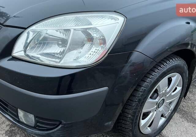 Черный Киа Рио, объемом двигателя 1.6 л и пробегом 230 тыс. км за 4900 $, фото 21 на Automoto.ua